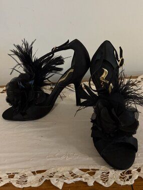 Nina Womens Size 7.5 Satin Feather Heels with 4" heels. Black